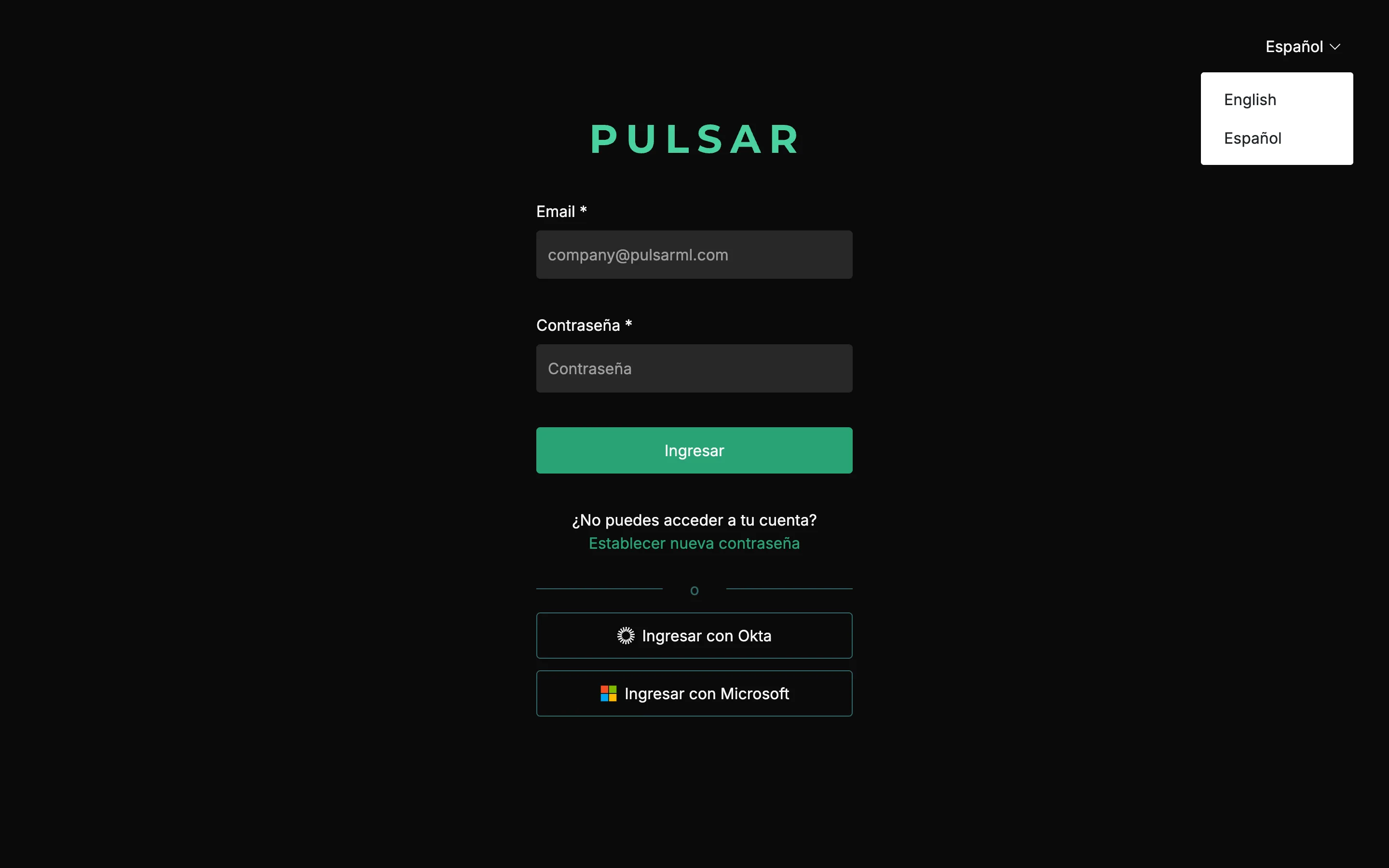 La página de inicio de sesión de Pulsar, con fondo oscuro y el selector de idioma abierto arriba a la derecha, con las opciones English y Español.