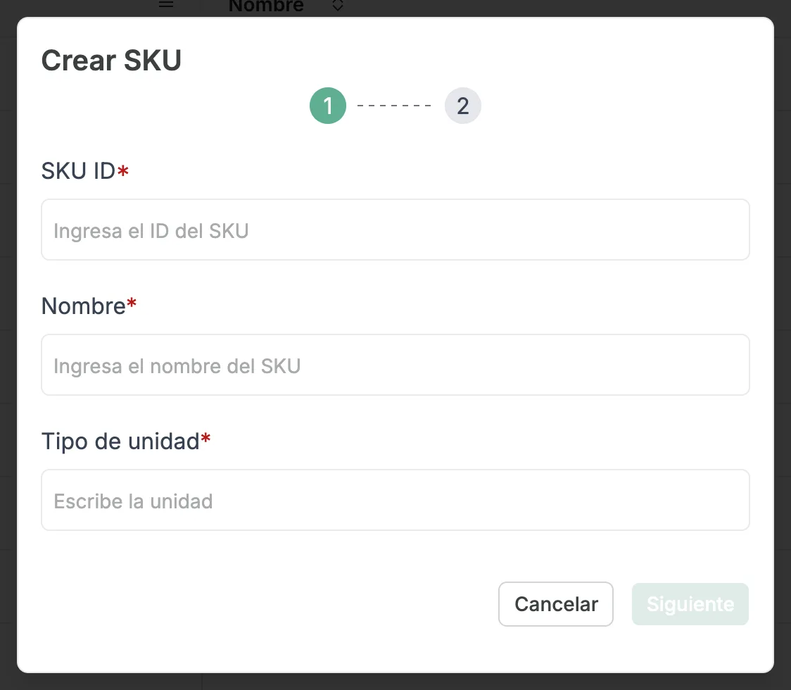 La ventana Crear SKU, paso 1 de 2, con los campos obligatorios SKU ID, Nombre y Tipo de unidad, y los botones Cancelar y Siguiente.
