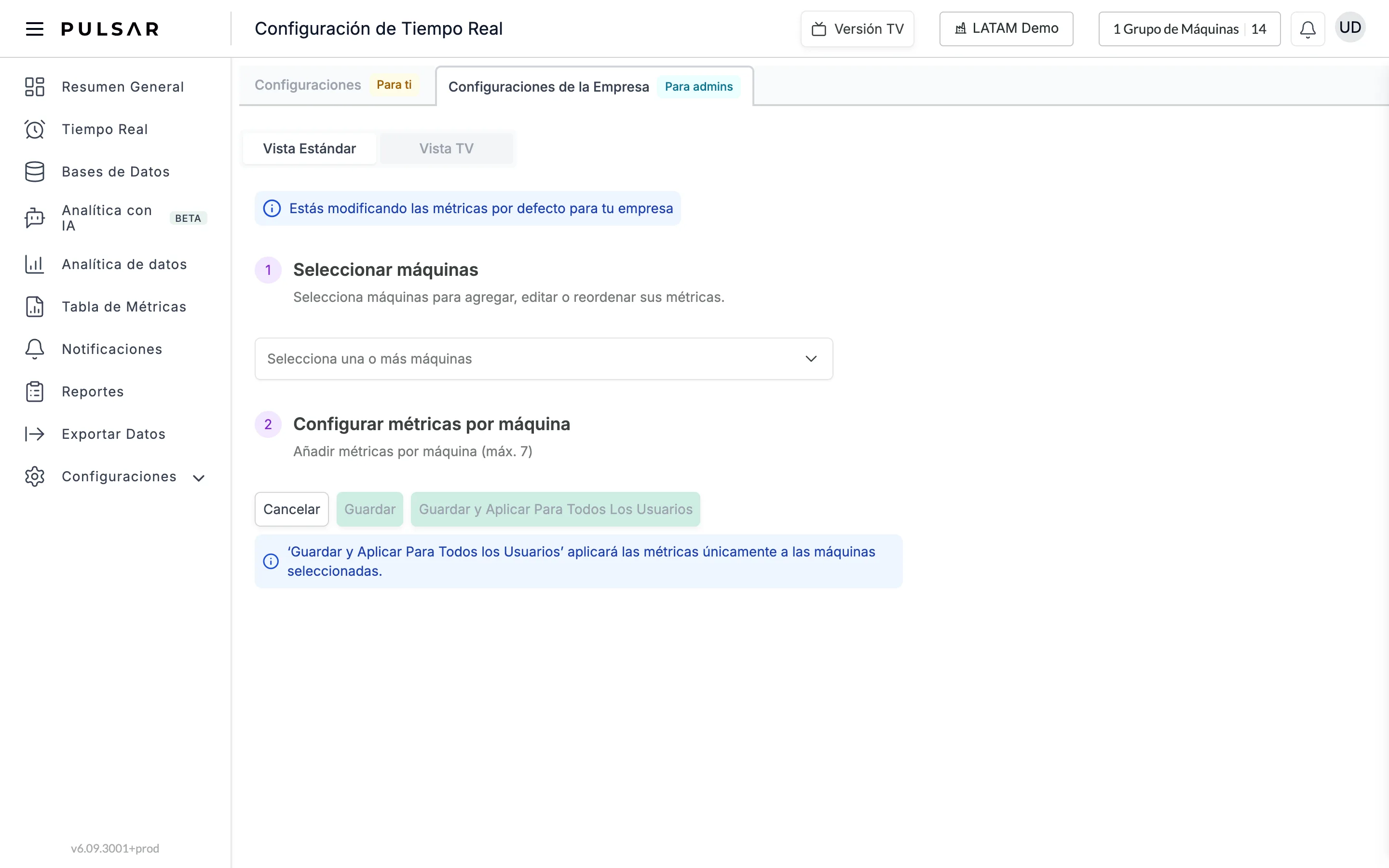 Configuración de Tiempo Real en la pestaña Configuraciones de la Empresa, marcada Para admins, con el aviso de que estás modificando las métricas por defecto para tu empresa, los pasos 1 Seleccionar máquinas (sin máquinas seleccionadas aún) y 2 Configurar métricas por máquina, los botones Cancelar, Guardar y Guardar y Aplicar Para Todos Los Usuarios, y la nota de que Guardar y Aplicar Para Todos los Usuarios aplica las métricas únicamente a las máquinas seleccionadas.