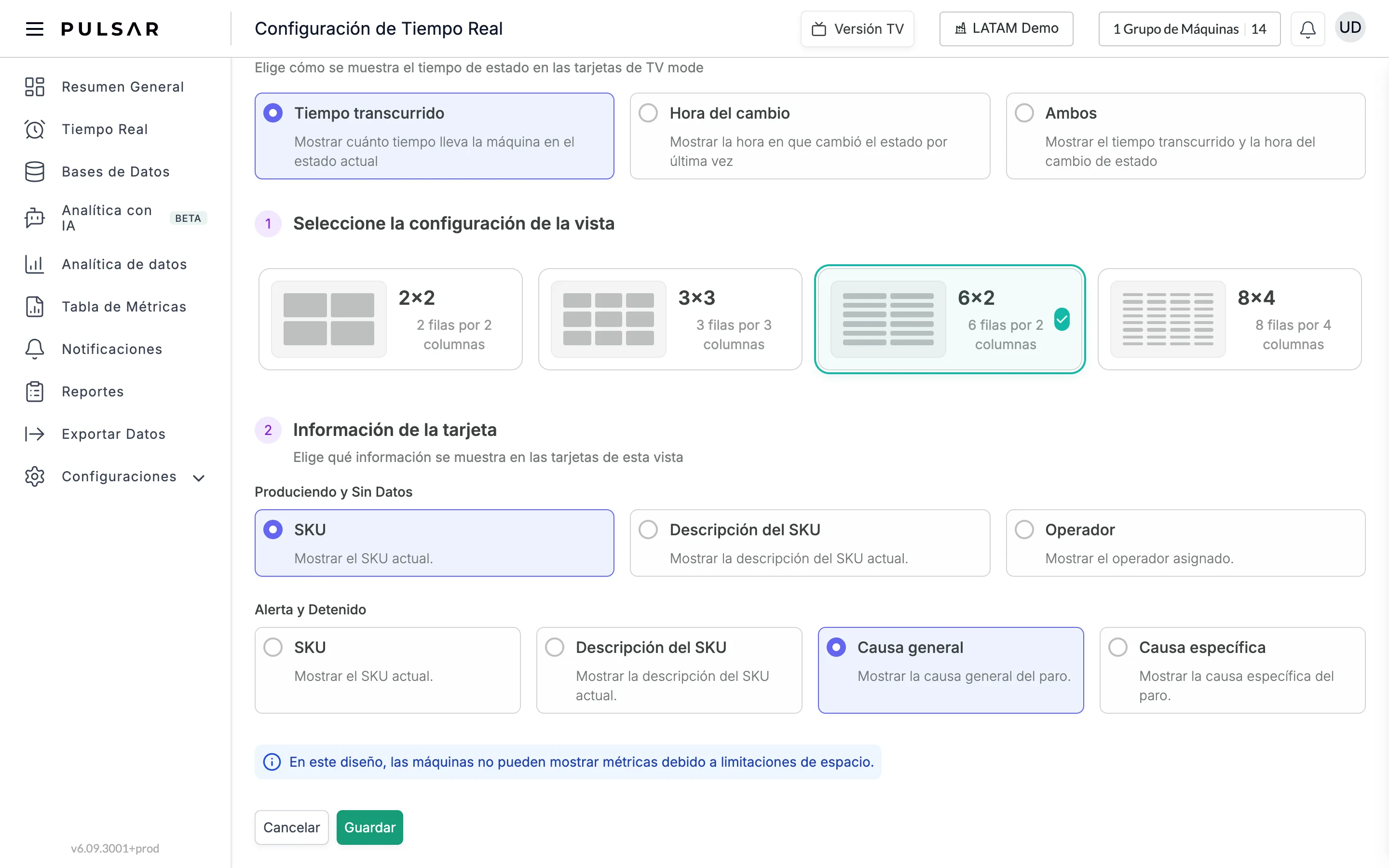 Vista TV con Torre de control - Vista máquinas y el diseño 6×2 seleccionado: el paso 2, Información de la tarjeta, con Produciendo y Sin Datos que ofrece SKU (seleccionado), Descripción del SKU y Operador, y Alerta y Detenido que ofrece SKU, Descripción del SKU, Causa general (seleccionada) y Causa específica, cada una con una descripción breve, y el aviso En este diseño, las máquinas no pueden mostrar métricas debido a limitaciones de espacio.