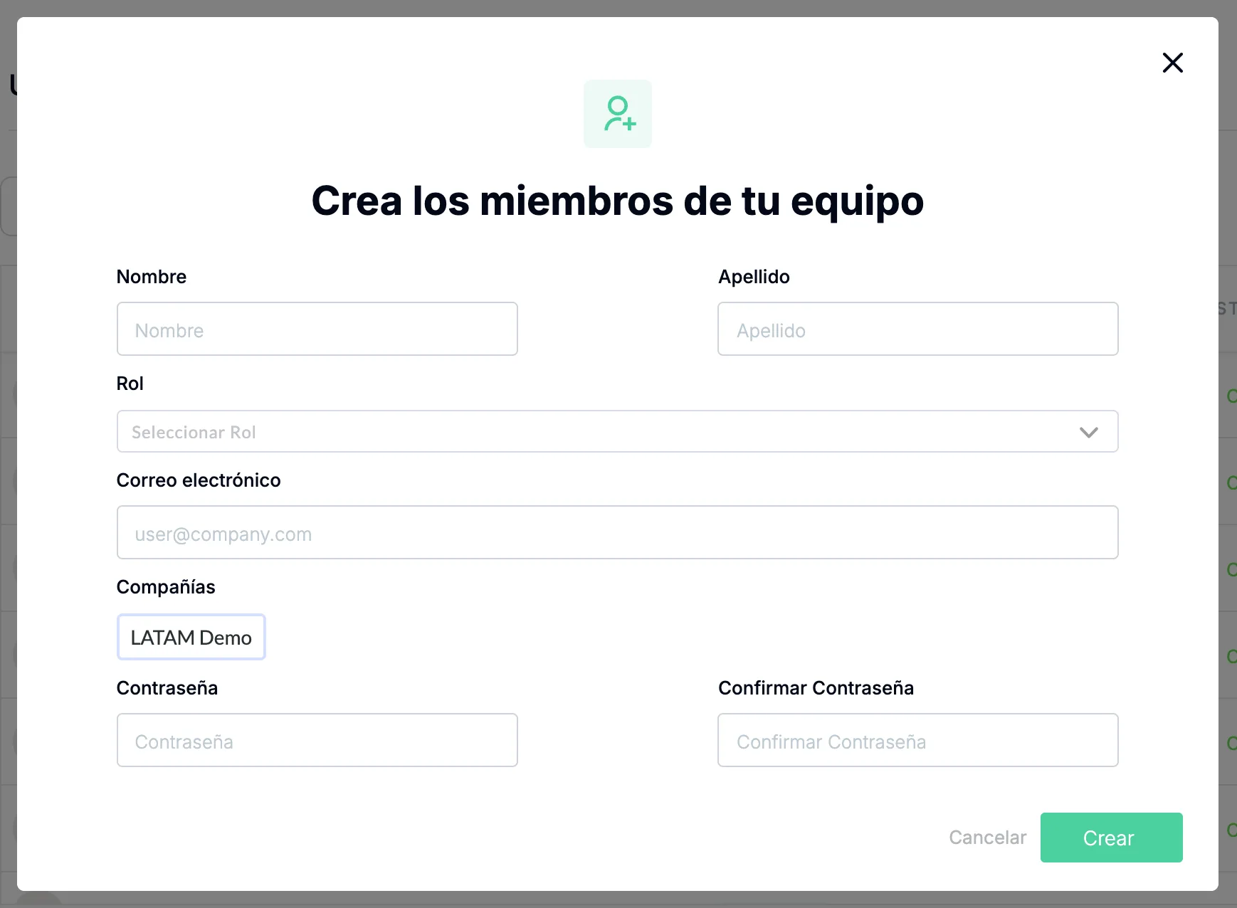 La ventana Crea los miembros de tu equipo, con los campos Nombre, Apellido, Rol (Seleccionar Rol), Correo electrónico, Compañías (LATAM Demo), Contraseña y Confirmar Contraseña, todos vacíos, y los botones Cancelar y Crear.