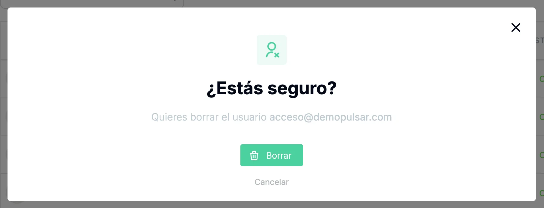 La ventana de confirmación ¿Estás seguro?, que dice Quieres borrar el usuario seguido de su correo, con los botones Borrar y Cancelar.