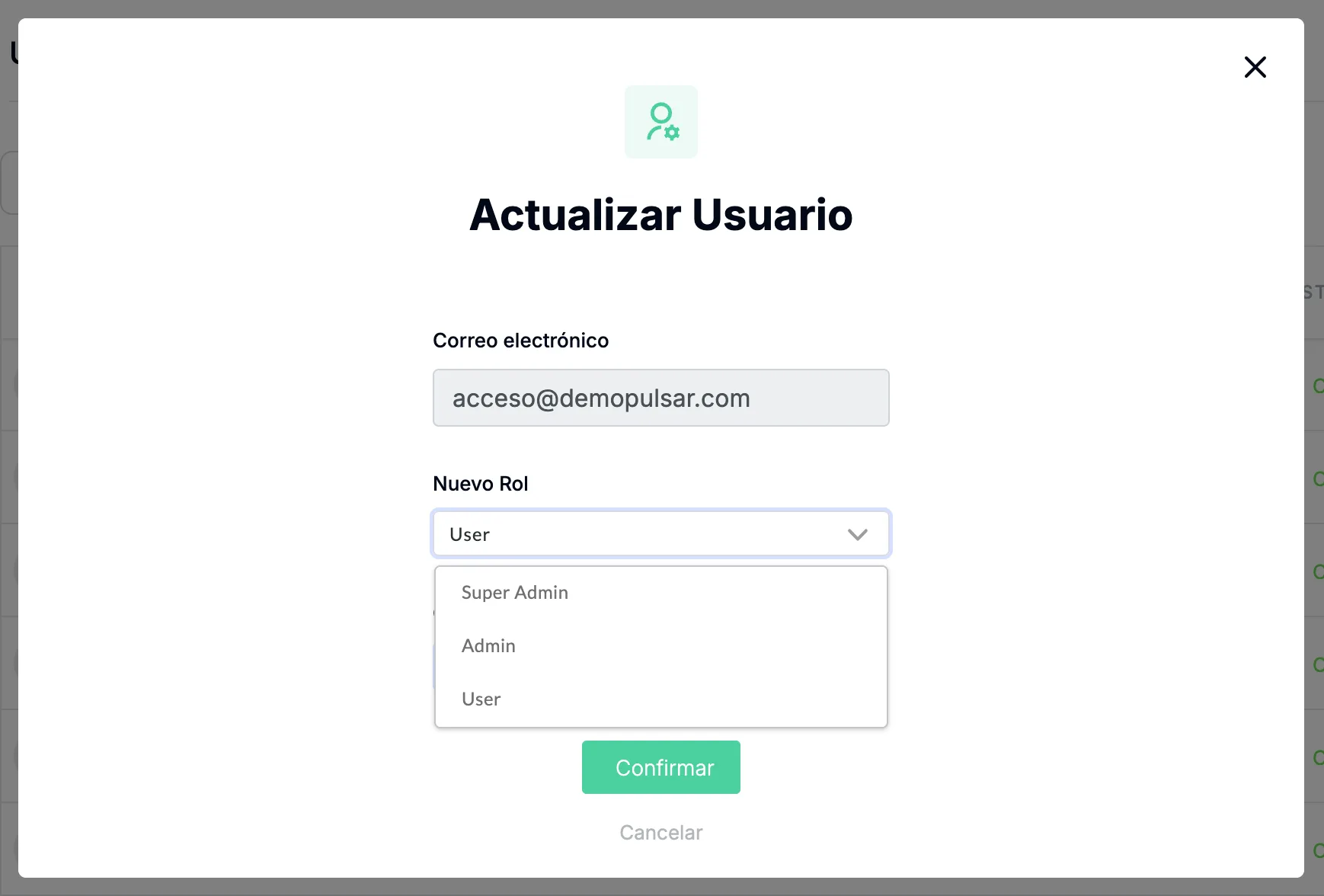 La ventana Actualizar Usuario, con el correo electrónico del usuario en gris, el menú Nuevo Rol abierto con Super Admin, Admin y User (que tapa el campo Compañías) y los botones Confirmar y Cancelar.